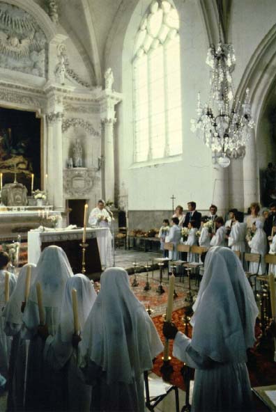 eglisecomunion.jpg (41817 bytes)
