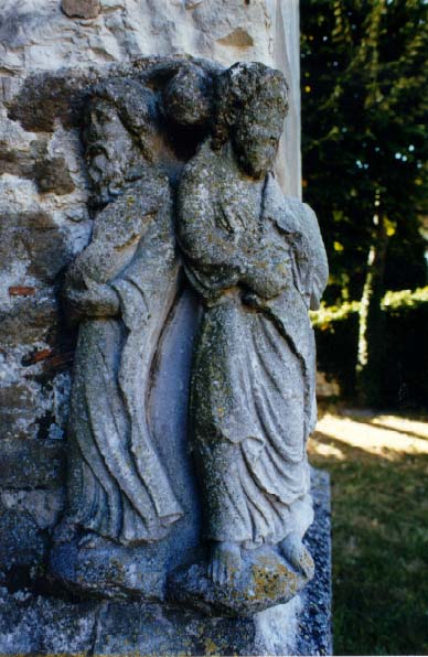 eglisestatue.jpg (57533 bytes)